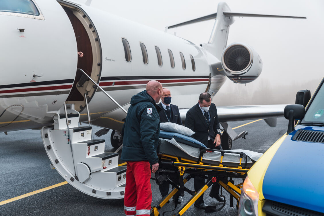 Who decides if a patient is fit to fly? | EMS DE
